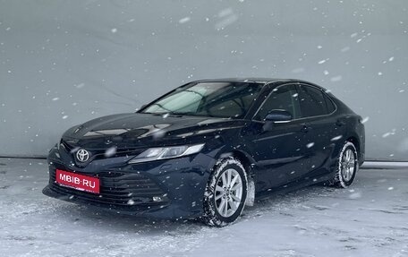 Toyota Camry, 2018 год, 2 350 000 рублей, 1 фотография