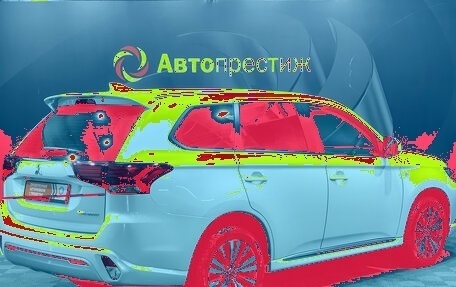 Mitsubishi Outlander III рестайлинг 3, 2022 год, 2 375 000 рублей, 4 фотография