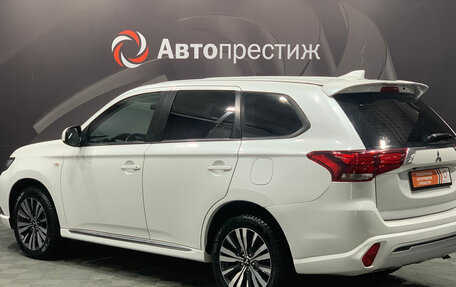 Mitsubishi Outlander III рестайлинг 3, 2022 год, 2 375 000 рублей, 6 фотография