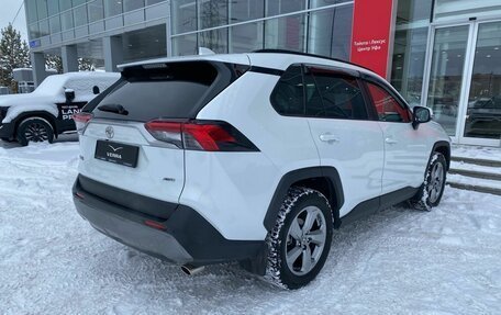 Toyota RAV4, 2021 год, 3 630 000 рублей, 5 фотография