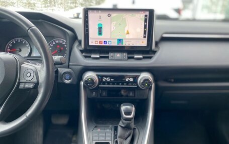 Toyota RAV4, 2021 год, 3 630 000 рублей, 13 фотография