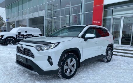Toyota RAV4, 2021 год, 3 630 000 рублей, 8 фотография