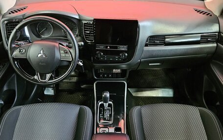 Mitsubishi Outlander III рестайлинг 3, 2019 год, 2 380 000 рублей, 8 фотография