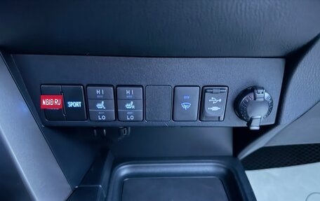 Toyota RAV4, 2018 год, 2 650 000 рублей, 24 фотография