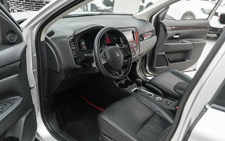 Mitsubishi Outlander III рестайлинг 3, 2015 год, 1 490 000 рублей, 6 фотография