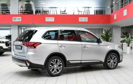 Mitsubishi Outlander III рестайлинг 3, 2015 год, 1 490 000 рублей, 2 фотография
