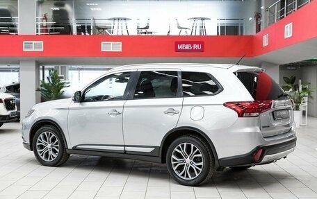 Mitsubishi Outlander III рестайлинг 3, 2015 год, 1 490 000 рублей, 4 фотография