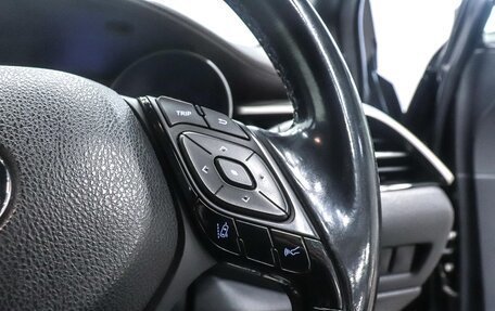 Toyota C-HR I рестайлинг, 2017 год, 2 070 000 рублей, 13 фотография