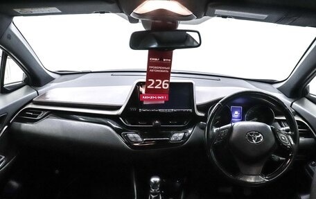 Toyota C-HR I рестайлинг, 2017 год, 2 070 000 рублей, 21 фотография