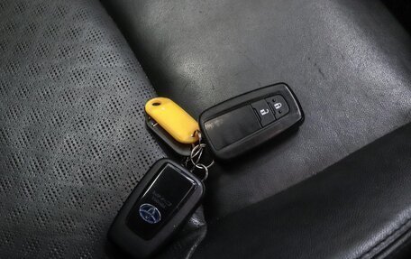 Toyota C-HR I рестайлинг, 2017 год, 2 070 000 рублей, 26 фотография