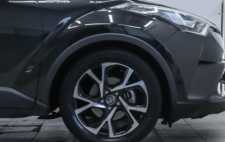 Toyota C-HR I рестайлинг, 2017 год, 2 070 000 рублей, 29 фотография