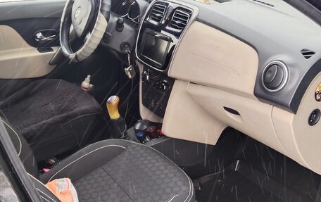 Renault Logan II, 2014 год, 600 000 рублей, 11 фотография