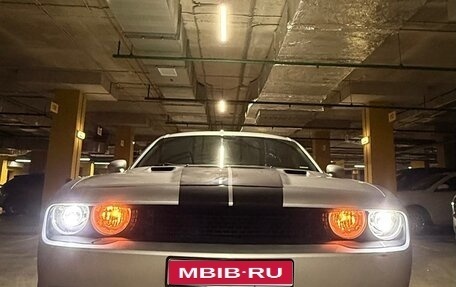 Dodge Challenger III рестайлинг 2, 2012 год, 2 200 000 рублей, 1 фотография