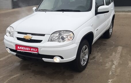 Chevrolet Niva I рестайлинг, 2016 год, 830 000 рублей, 3 фотография