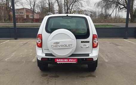 Chevrolet Niva I рестайлинг, 2016 год, 830 000 рублей, 2 фотография