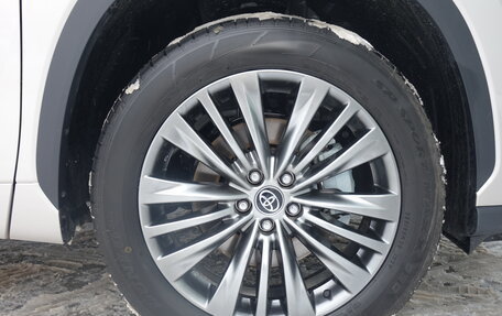 Toyota Highlander, 2025 год, 6 200 000 рублей, 27 фотография