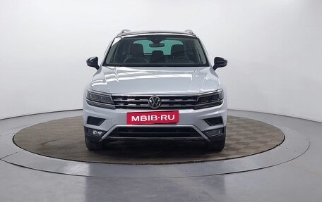 Volkswagen Tiguan II, 2019 год, 2 499 000 рублей, 2 фотография