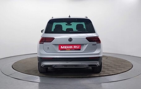 Volkswagen Tiguan II, 2019 год, 2 499 000 рублей, 6 фотография