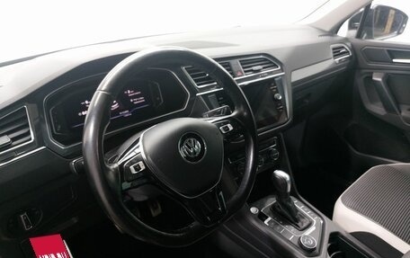 Volkswagen Tiguan II, 2019 год, 2 499 000 рублей, 10 фотография