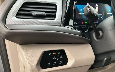 Volkswagen Multivan, 2023 год, 4 950 000 рублей, 9 фотография