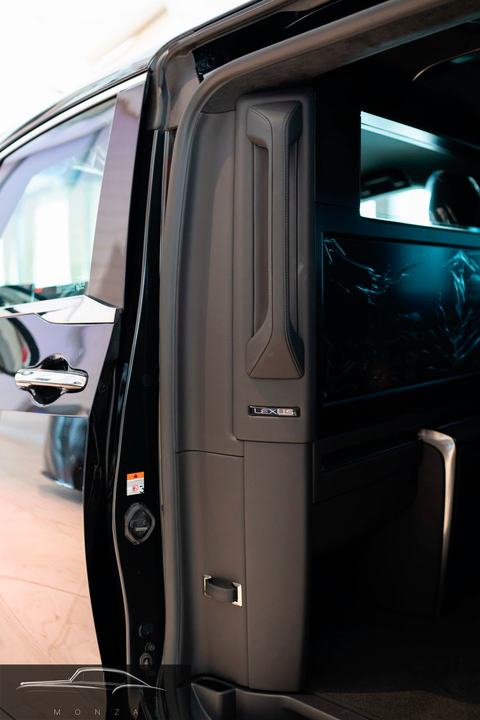 Lexus LM I, 2026 год, 24 000 000 рублей, 15 фотография