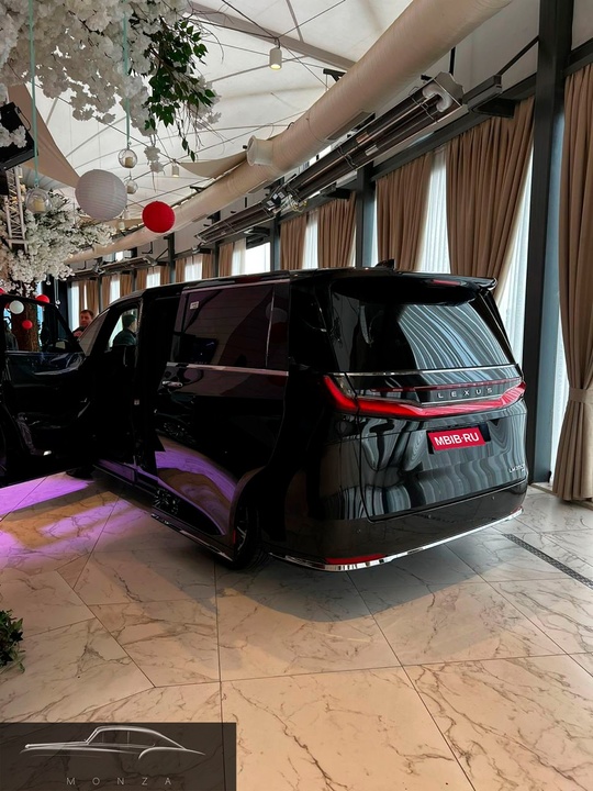 Lexus LM I, 2026 год, 24 000 000 рублей, 4 фотография