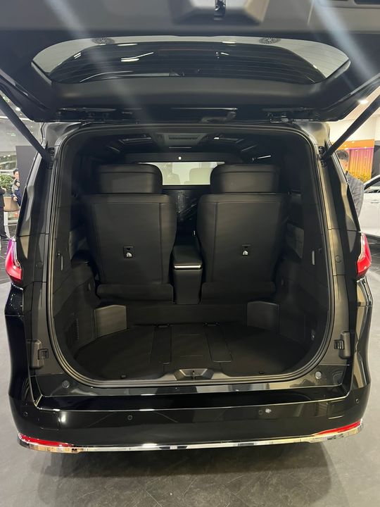 Lexus LM I, 2026 год, 24 000 000 рублей, 7 фотография