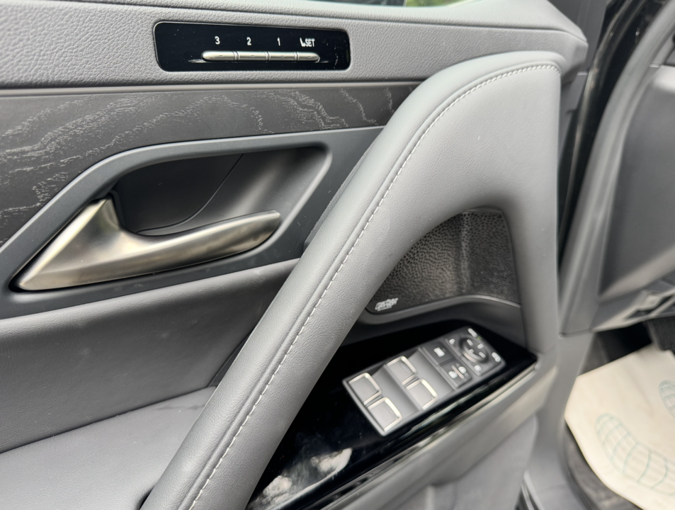 Lexus LX III рестайлинг 2, 2025 год, 20 500 000 рублей, 10 фотография