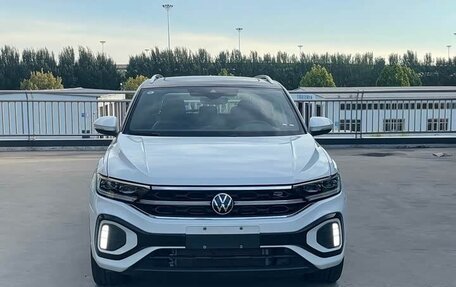 Volkswagen T-Roc I, 2023 год, 1 460 000 рублей, 2 фотография