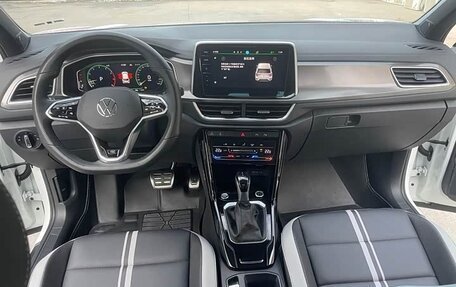 Volkswagen T-Roc I, 2023 год, 1 460 000 рублей, 11 фотография