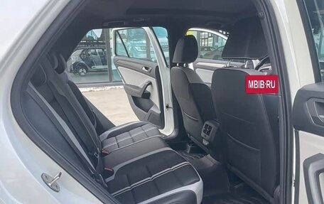 Volkswagen T-Roc I, 2023 год, 1 460 000 рублей, 10 фотография