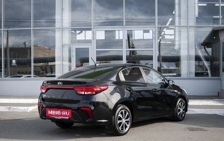 KIA Rio IV, 2018 год, 1 350 000 рублей, 2 фотография