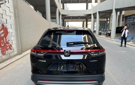Honda Vezel, 2023 год, 1 910 000 рублей, 3 фотография