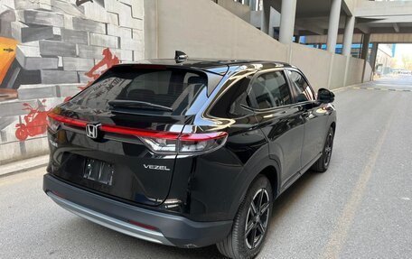 Honda Vezel, 2023 год, 1 910 000 рублей, 4 фотография