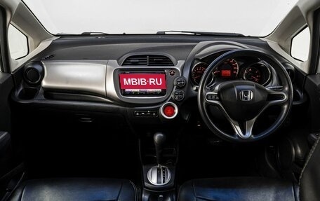 Honda Fit III, 2013 год, 770 000 рублей, 17 фотография
