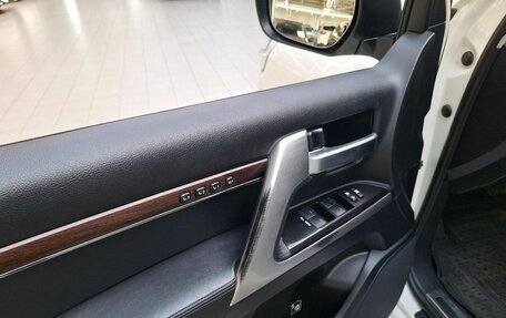 Toyota Land Cruiser 200, 2016 год, 4 950 000 рублей, 19 фотография