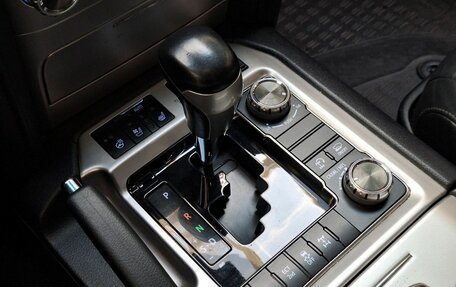Toyota Land Cruiser 200, 2016 год, 4 950 000 рублей, 16 фотография