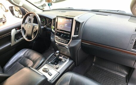 Toyota Land Cruiser 200, 2016 год, 4 950 000 рублей, 20 фотография
