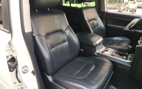 Toyota Land Cruiser 200, 2016 год, 4 950 000 рублей, 21 фотография