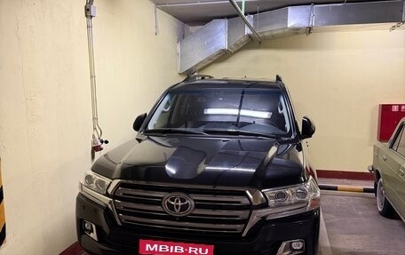 Toyota Land Cruiser 200, 2018 год, 5 600 000 рублей, 1 фотография
