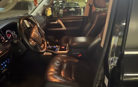 Toyota Land Cruiser 200, 2018 год, 5 600 000 рублей, 3 фотография