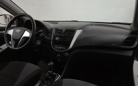 Hyundai Solaris II рестайлинг, 2011 год, 670 000 рублей, 15 фотография