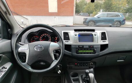 Toyota Hilux VII, 2011 год, 1 950 000 рублей, 12 фотография