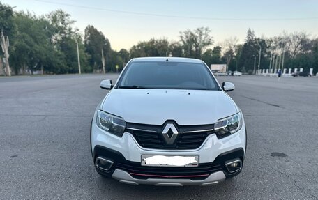 Renault Logan II, 2019 год, 850 000 рублей, 1 фотография
