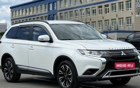 Mitsubishi Outlander III рестайлинг 3, 2022 год, 1 980 000 рублей, 3 фотография