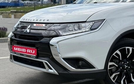 Mitsubishi Outlander III рестайлинг 3, 2022 год, 1 980 000 рублей, 7 фотография