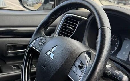 Mitsubishi Outlander III рестайлинг 3, 2022 год, 1 980 000 рублей, 21 фотография