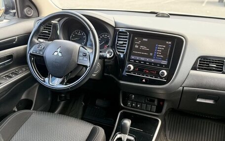Mitsubishi Outlander III рестайлинг 3, 2022 год, 1 980 000 рублей, 19 фотография