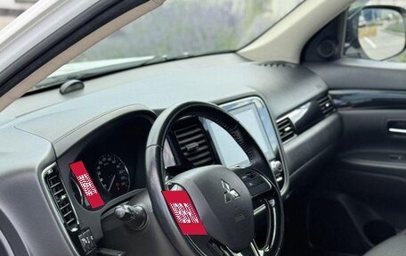 Mitsubishi Outlander III рестайлинг 3, 2022 год, 1 980 000 рублей, 20 фотография