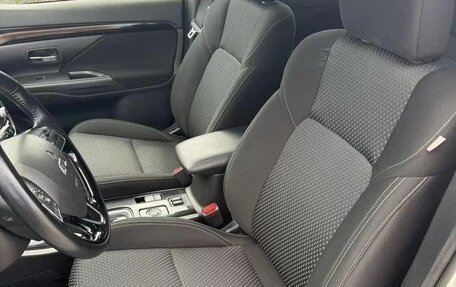 Mitsubishi Outlander III рестайлинг 3, 2022 год, 1 980 000 рублей, 32 фотография